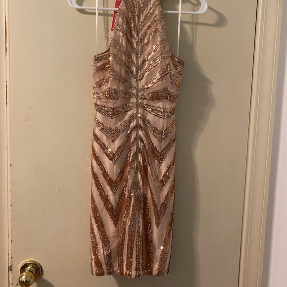 Women’s Dress - Picture 5 of 5